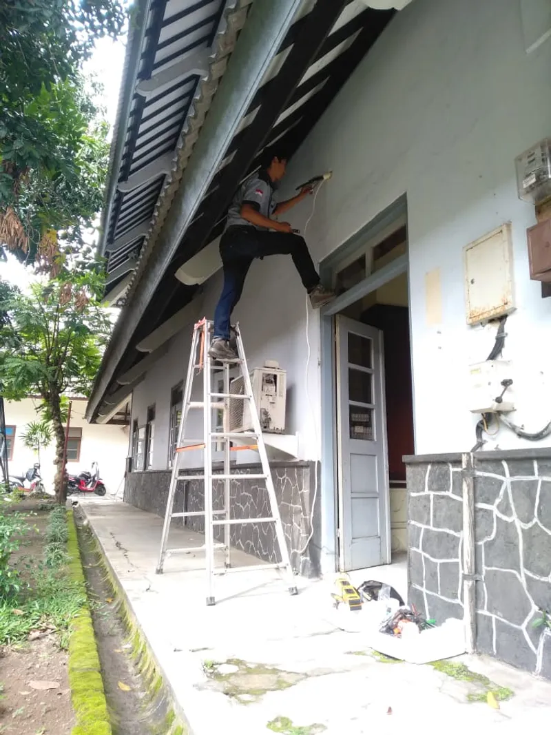 Teknisi AC profesional Service AC Cibubur
